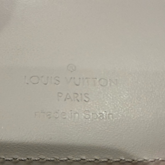 Louis Vuitton Grey Lilac EPI Notebook Agenda
Planner Wallet - Picture 9 of 13
